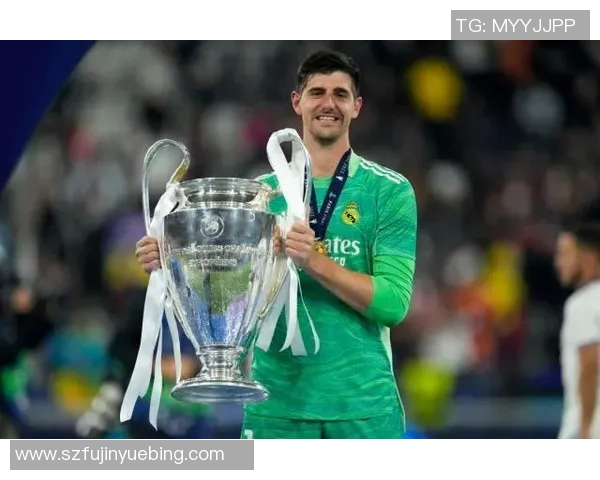 库尔图瓦:守护球门的铁血战士与足球场上的传奇故事 库尔图瓦:守护球门的铁血战士与足球场上的传奇故事